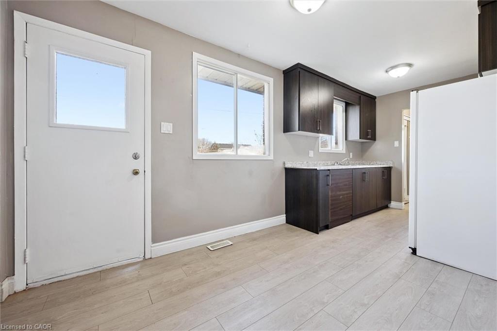 B-501 Kingscourt Drive, Waterloo, ON - Indoor