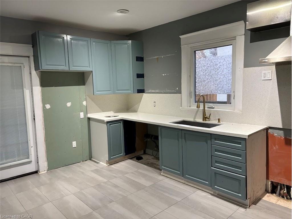 4789 St Clair Avenue, Niagara Falls, ON - Indoor Photo Showing Kitchen