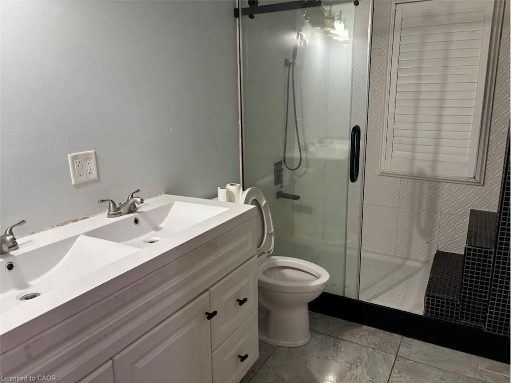 4789 St Clair Avenue, Niagara Falls, ON - Indoor Photo Showing Bathroom