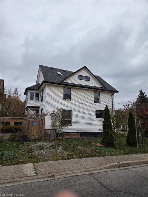 4789 St Clair Avenue, Niagara Falls, ON - Outdoor