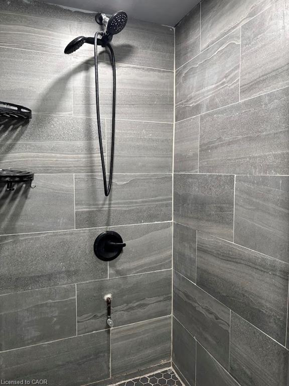 4789 St Clair Avenue, Niagara Falls, ON - Indoor Photo Showing Bathroom