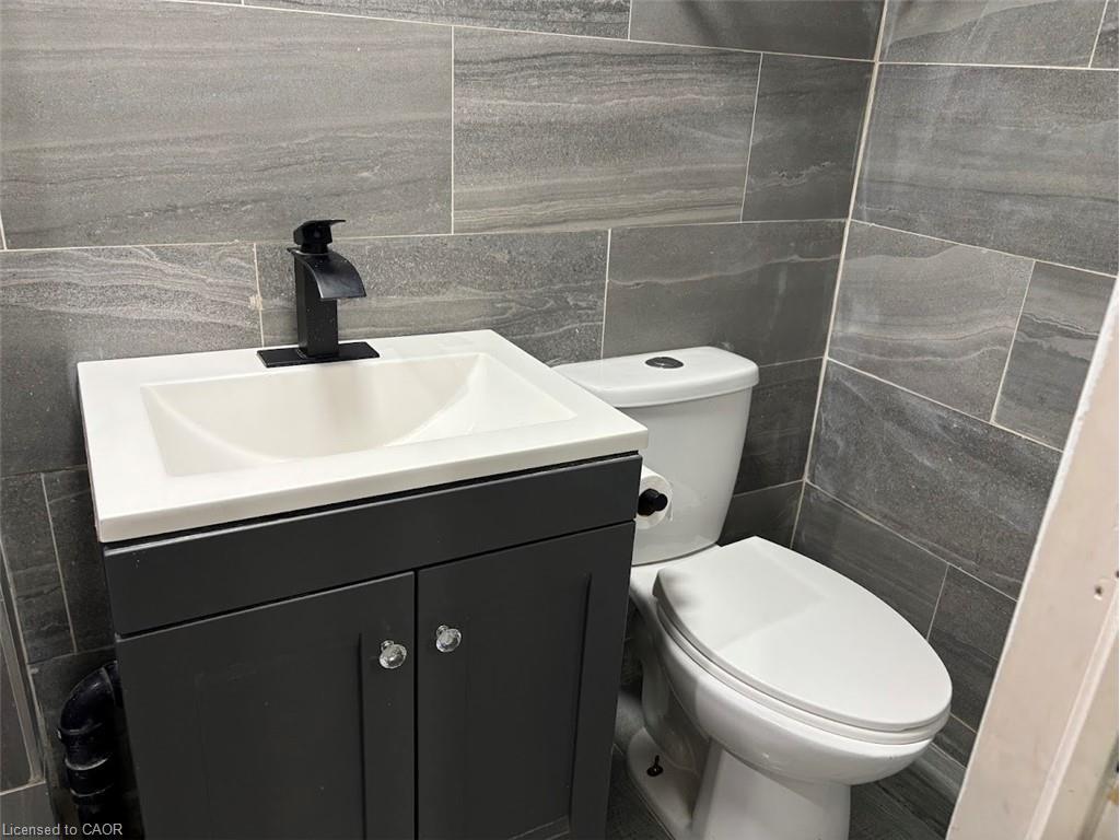 4789 St Clair Avenue, Niagara Falls, ON - Indoor Photo Showing Bathroom
