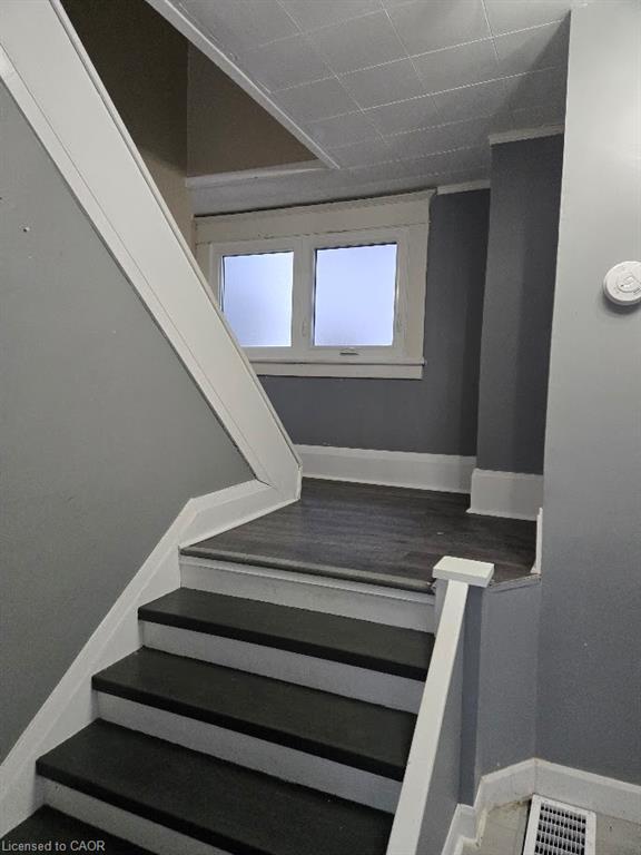 4789 St Clair Avenue, Niagara Falls, ON - Indoor Photo Showing Other Room