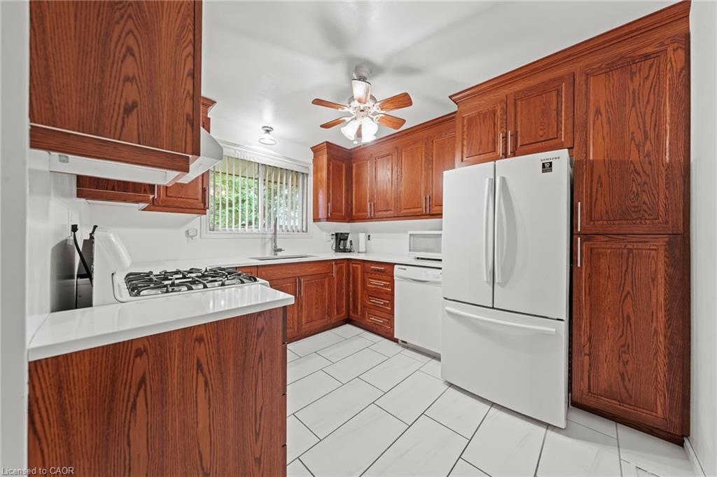 152 Kinzie Avenue, Kitchener, ON - Indoor Photo Showing Kitchen