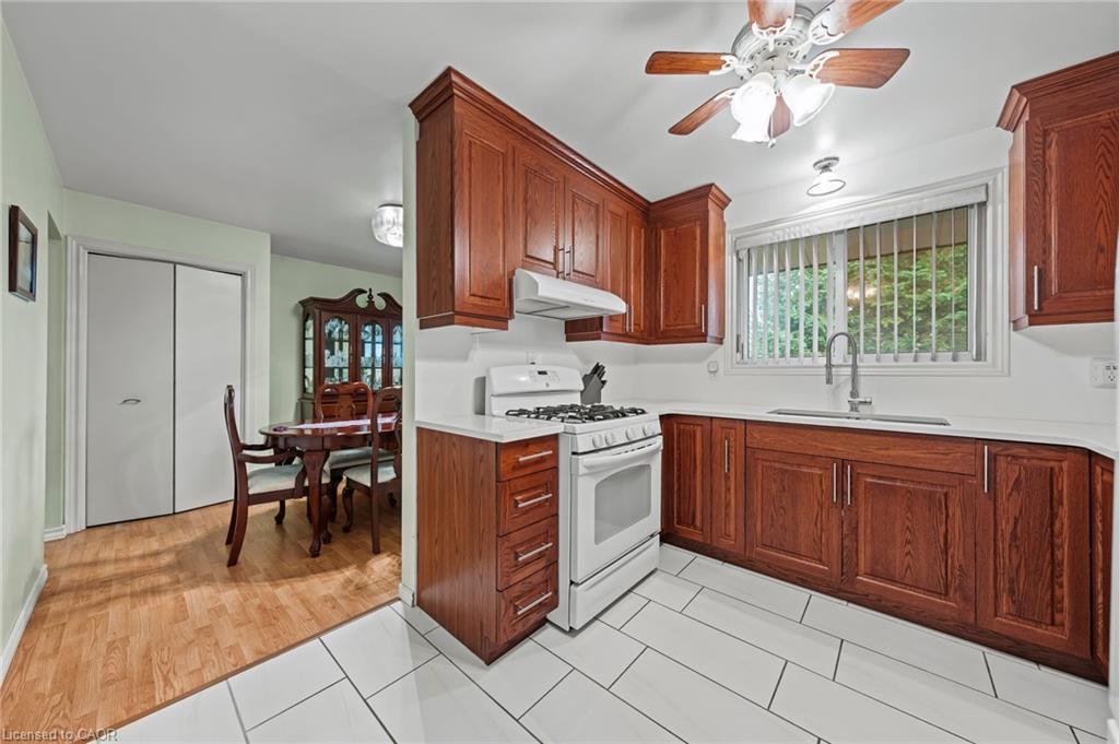 152 Kinzie Avenue, Kitchener, ON - Indoor Photo Showing Kitchen