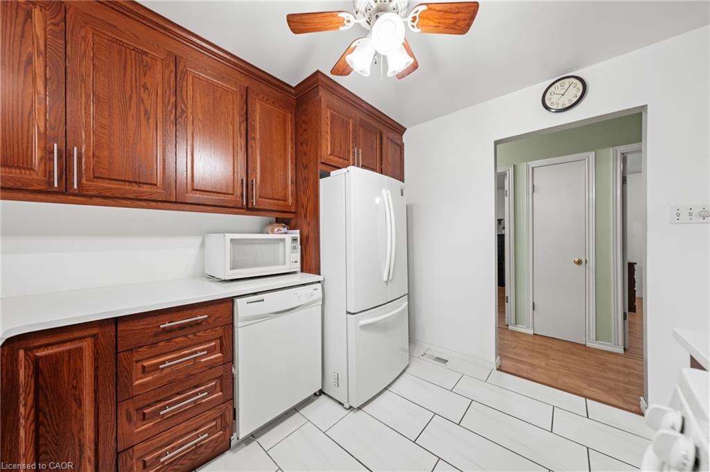 152 Kinzie Avenue, Kitchener, ON - Indoor Photo Showing Kitchen