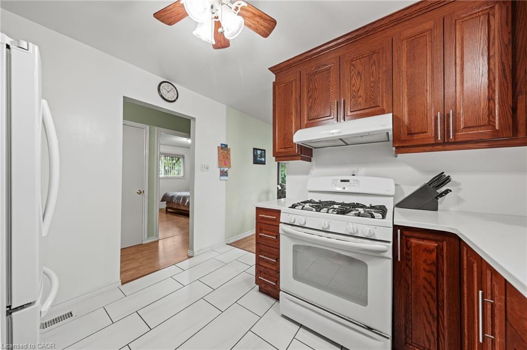 152 Kinzie Avenue, Kitchener, ON - Indoor Photo Showing Kitchen