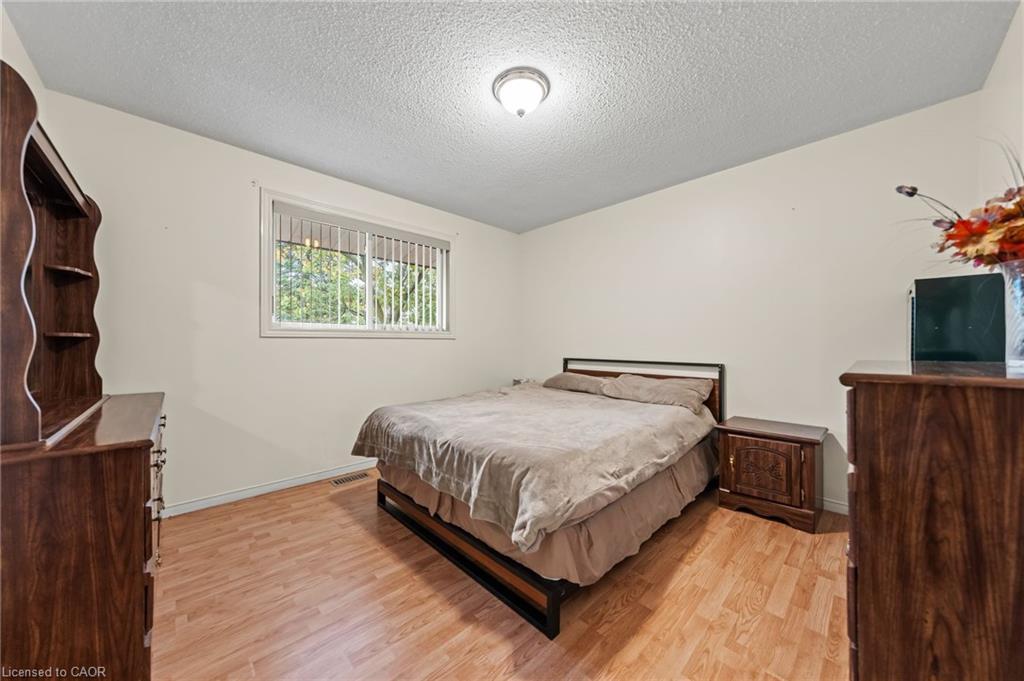152 Kinzie Avenue, Kitchener, ON - Indoor Photo Showing Bedroom