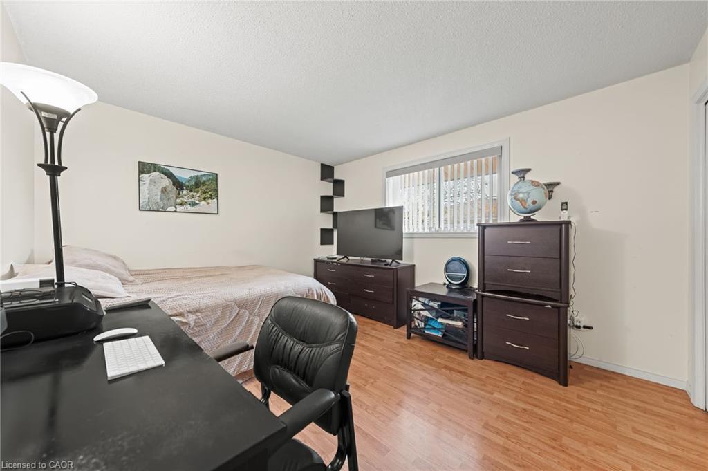 152 Kinzie Avenue, Kitchener, ON - Indoor Photo Showing Bedroom