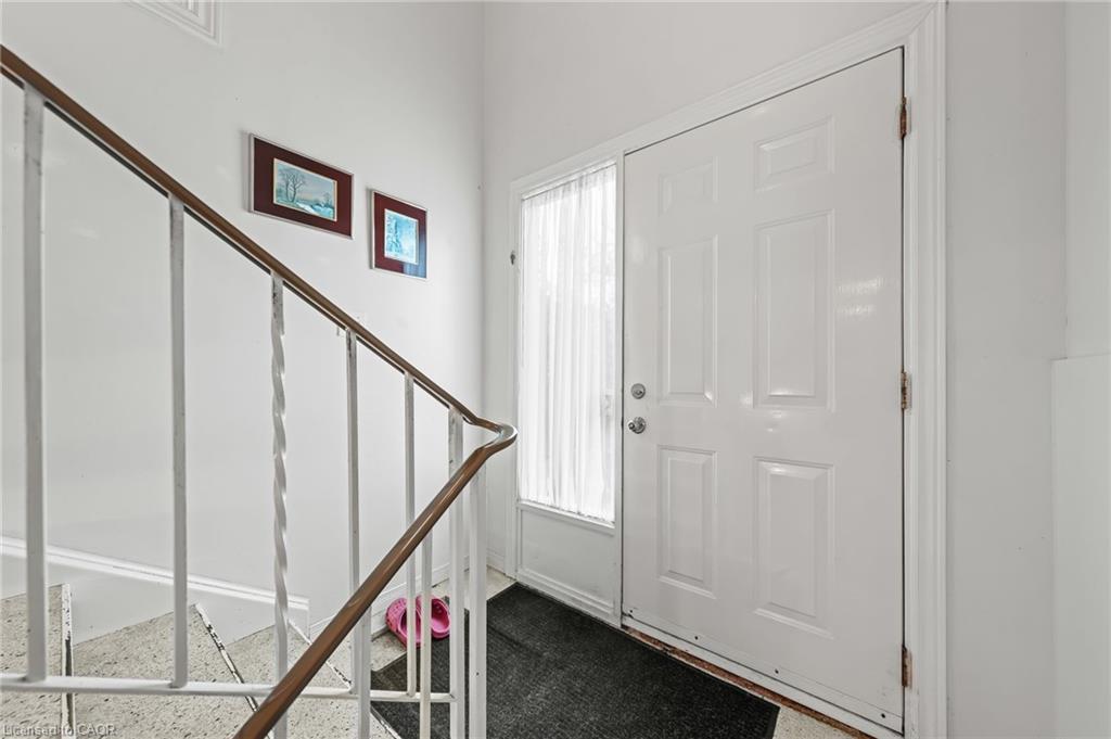 152 Kinzie Avenue, Kitchener, ON - Indoor Photo Showing Other Room