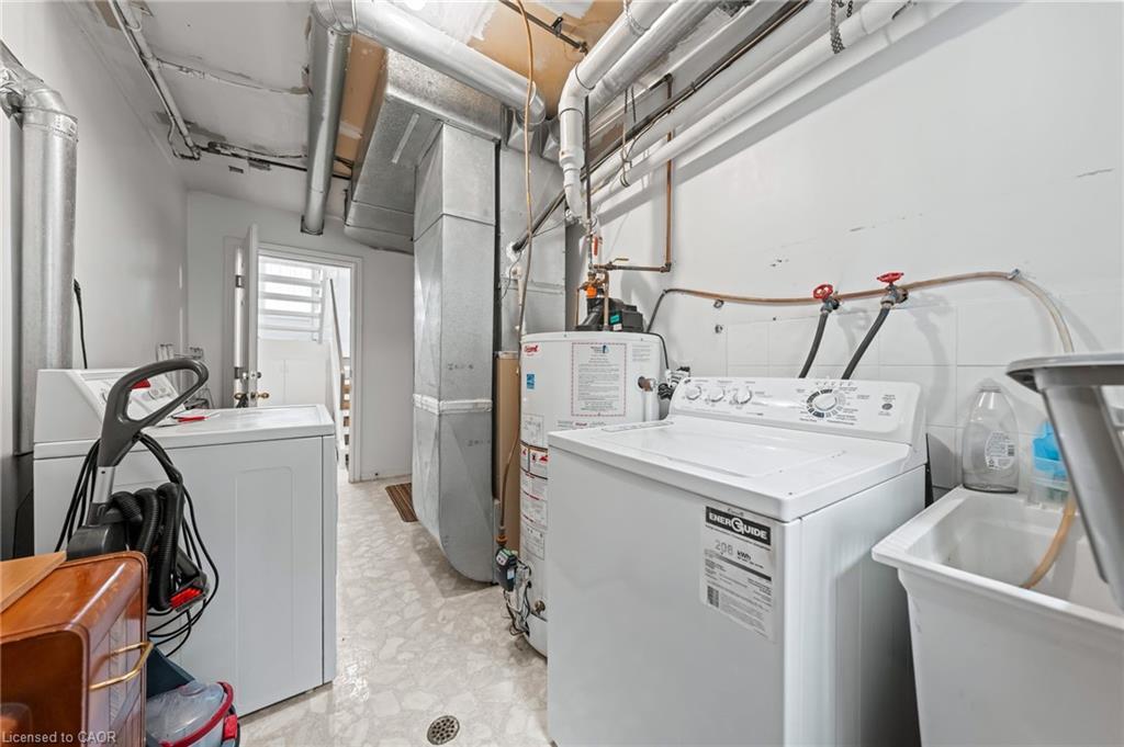 152 Kinzie Avenue, Kitchener, ON - Indoor Photo Showing Laundry Room