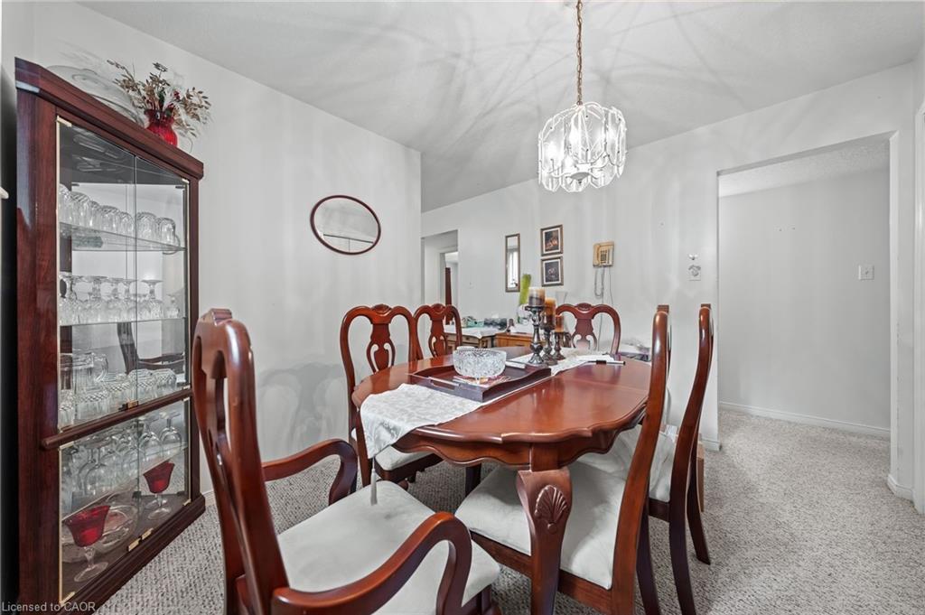 152 Kinzie Avenue, Kitchener, ON - Indoor Photo Showing Dining Room