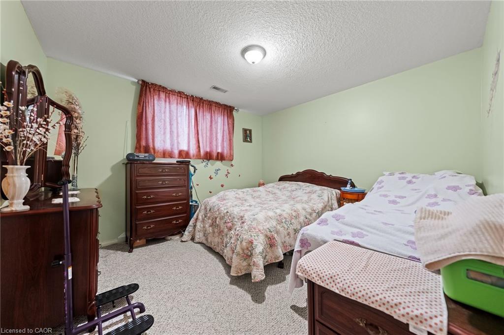 152 Kinzie Avenue, Kitchener, ON - Indoor Photo Showing Bedroom