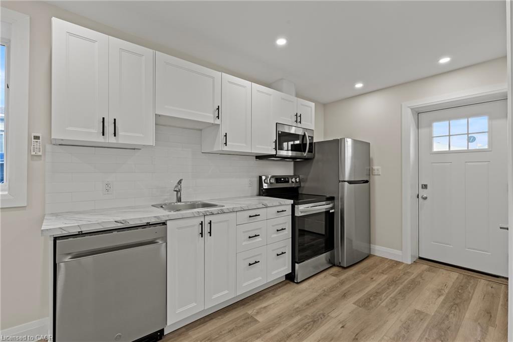 3-65 Chelsea Street, St. Catharines, ON - Indoor Photo Showing Kitchen
