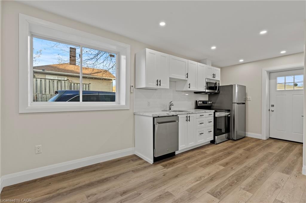 3-65 Chelsea Street, St. Catharines, ON - Indoor Photo Showing Kitchen