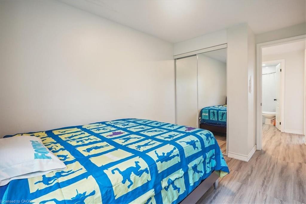 12-36 Greendale Drive, Hamilton, ON - Indoor Photo Showing Bedroom