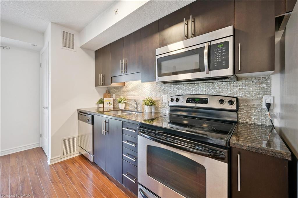 307-776 Laurelwood Drive, Waterloo, ON - Indoor Photo Showing Kitchen With Stainless Steel Kitchen With Upgraded Kitchen