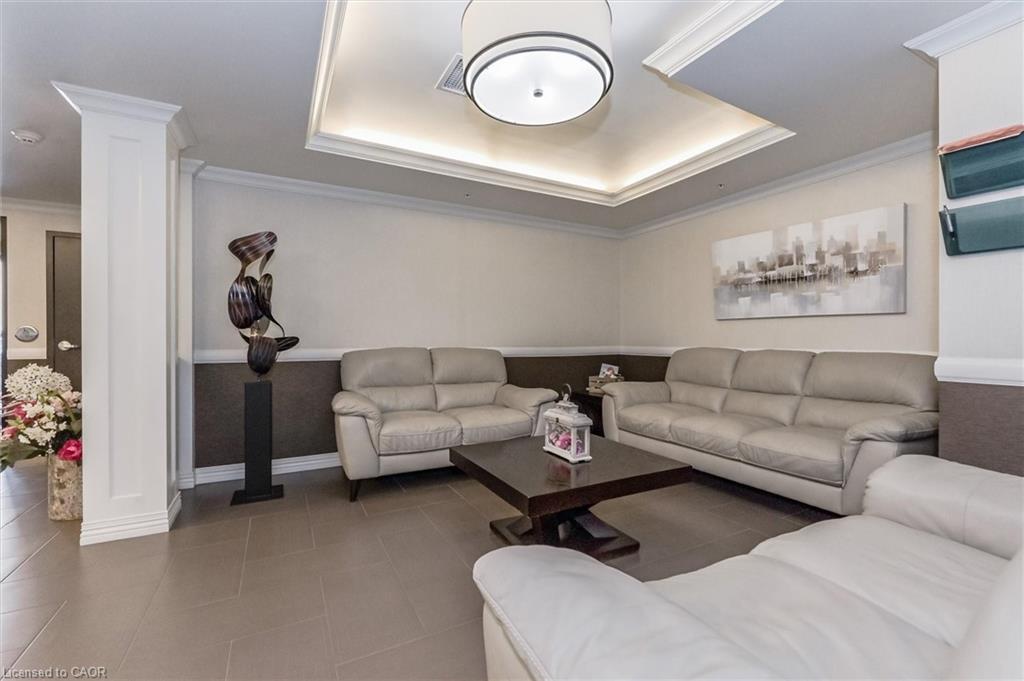 307-776 Laurelwood Drive, Waterloo, ON - Indoor Photo Showing Living Room