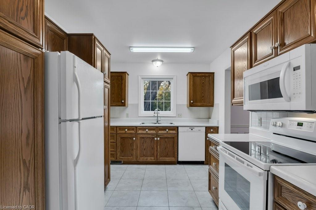 24 Lake Street, Grimsby, ON - Indoor Photo Showing Kitchen With Double Sink