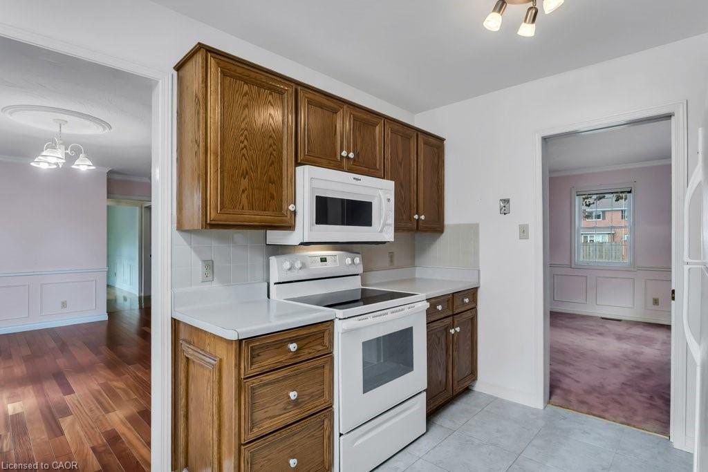 24 Lake Street, Grimsby, ON - Indoor Photo Showing Kitchen