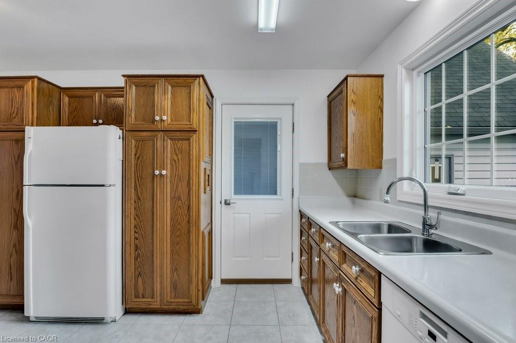 24 Lake Street, Grimsby, ON - Indoor Photo Showing Kitchen With Double Sink