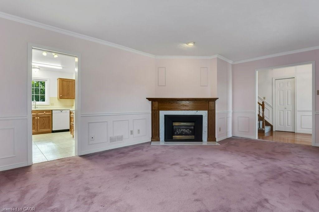 24 Lake Street, Grimsby, ON - Indoor Photo Showing Living Room With Fireplace