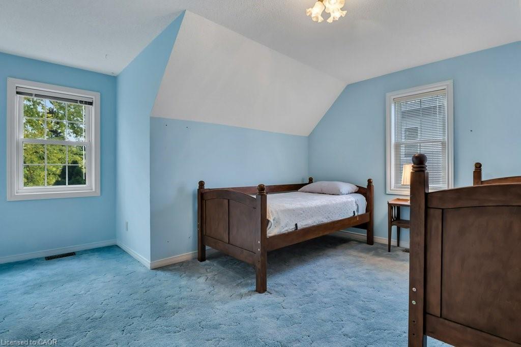 24 Lake Street, Grimsby, ON - Indoor Photo Showing Bedroom
