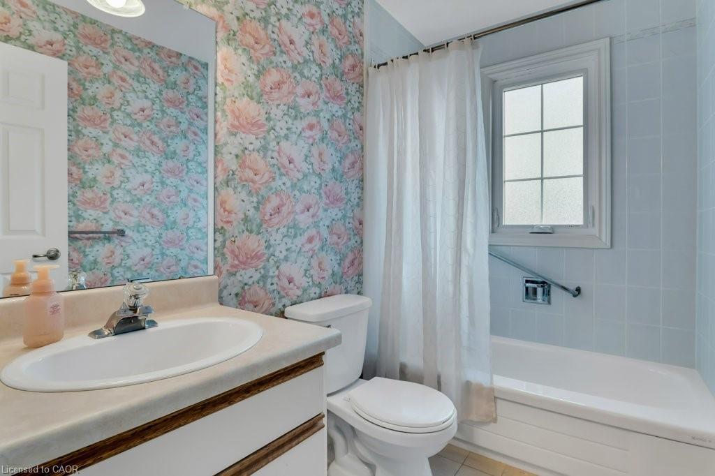 24 Lake Street, Grimsby, ON - Indoor Photo Showing Bathroom