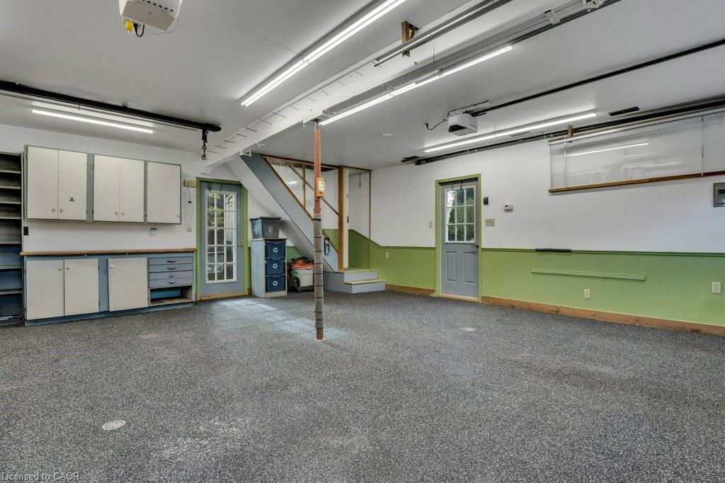 24 Lake Street, Grimsby, ON - Indoor Photo Showing Garage