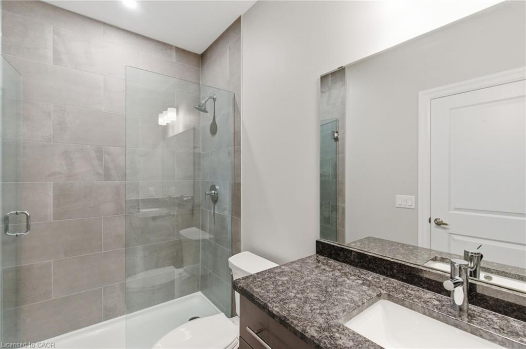 814-1878 Gordon Street, Guelph, ON - Indoor Photo Showing Bathroom