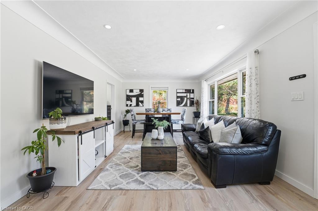 1822 Spragues Road, Ayr, ON - Indoor Photo Showing Living Room