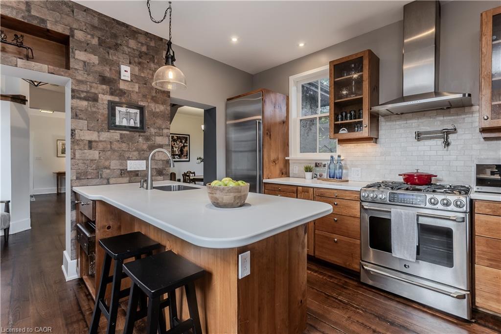 2154 Caroline Street, Burlington, ON - Indoor Photo Showing Kitchen