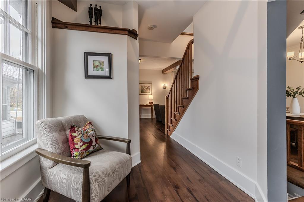 2154 Caroline Street, Burlington, ON - Indoor