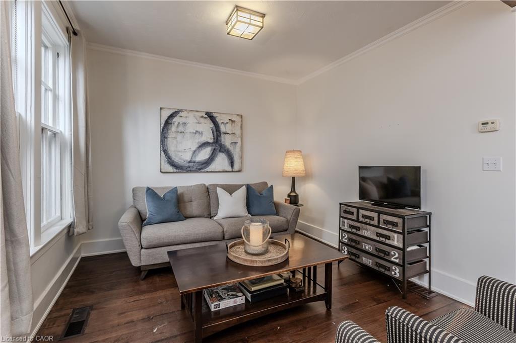 2154 Caroline Street, Burlington, ON - Indoor Photo Showing Living Room