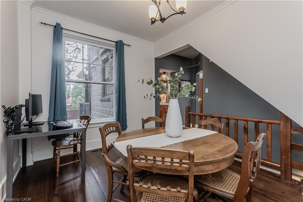 2154 Caroline Street, Burlington, ON - Indoor