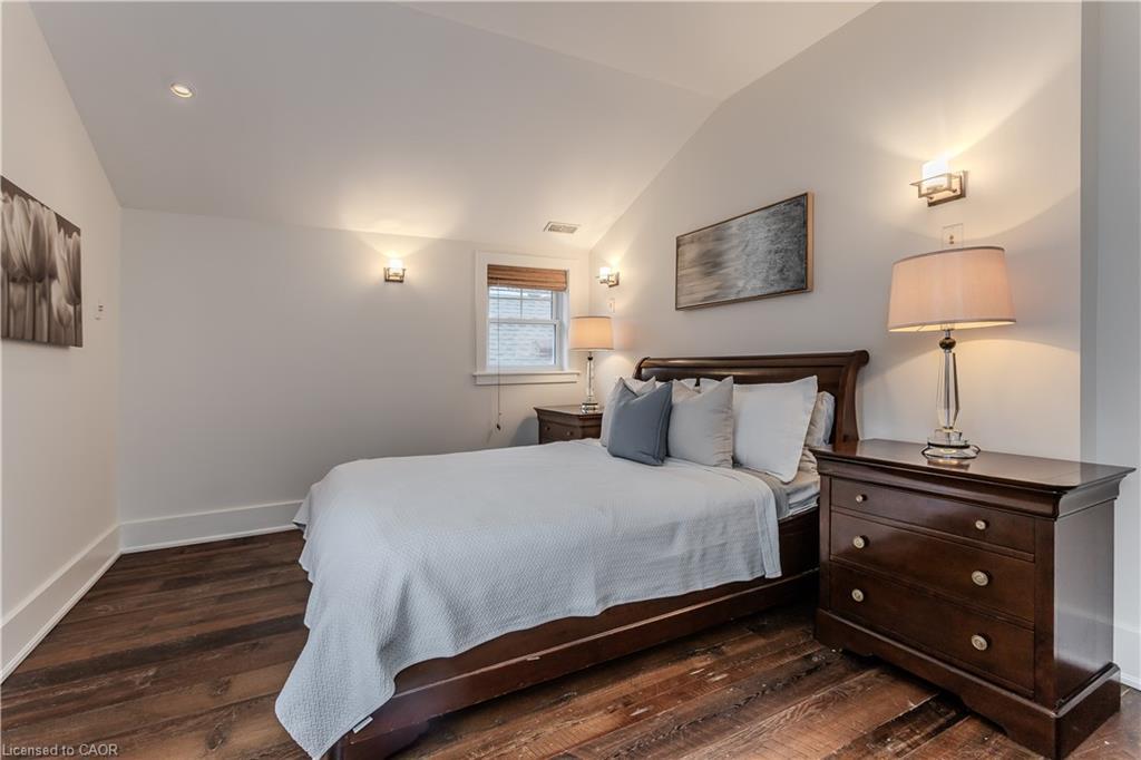 2154 Caroline Street, Burlington, ON - Indoor Photo Showing Bedroom