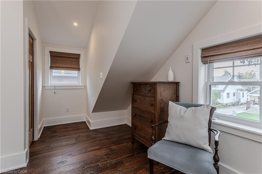 2154 Caroline Street, Burlington, ON - Indoor Photo Showing Other Room