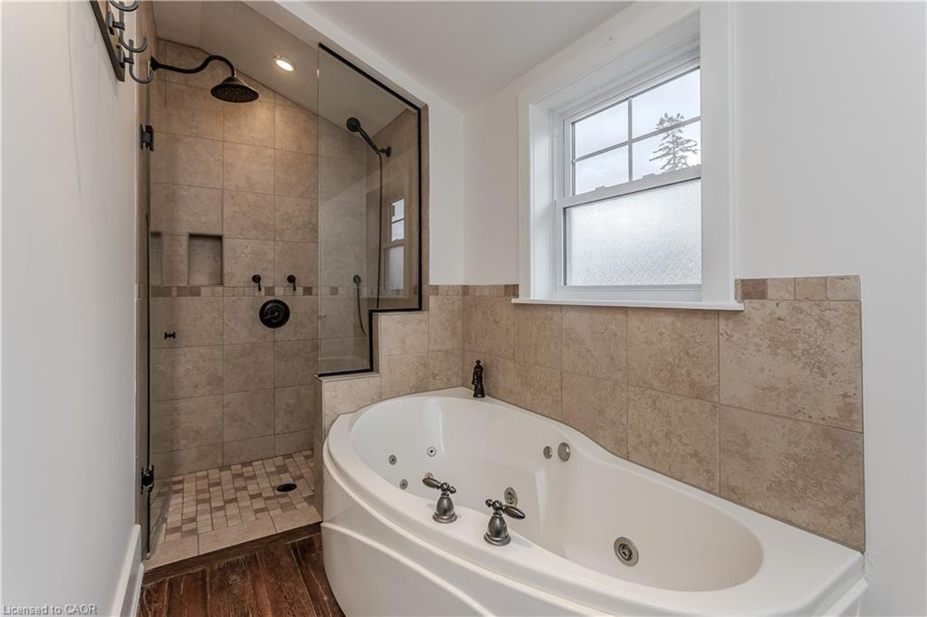 2154 Caroline Street, Burlington, ON - Indoor Photo Showing Bathroom