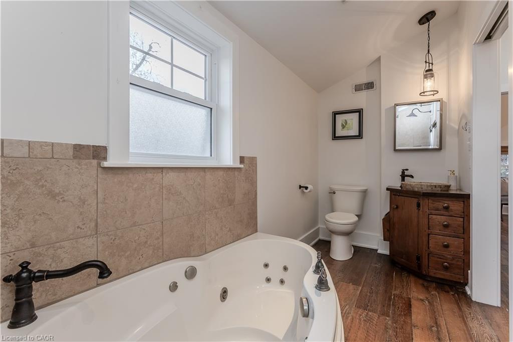 2154 Caroline Street, Burlington, ON - Indoor Photo Showing Bathroom
