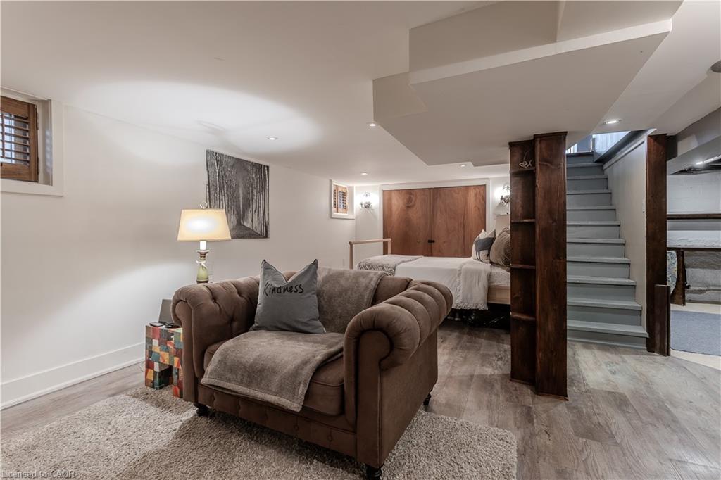 2154 Caroline Street, Burlington, ON - Indoor