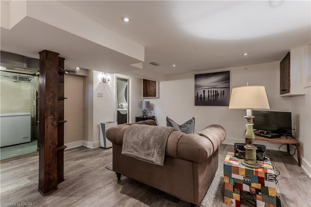 2154 Caroline Street, Burlington, ON - Indoor