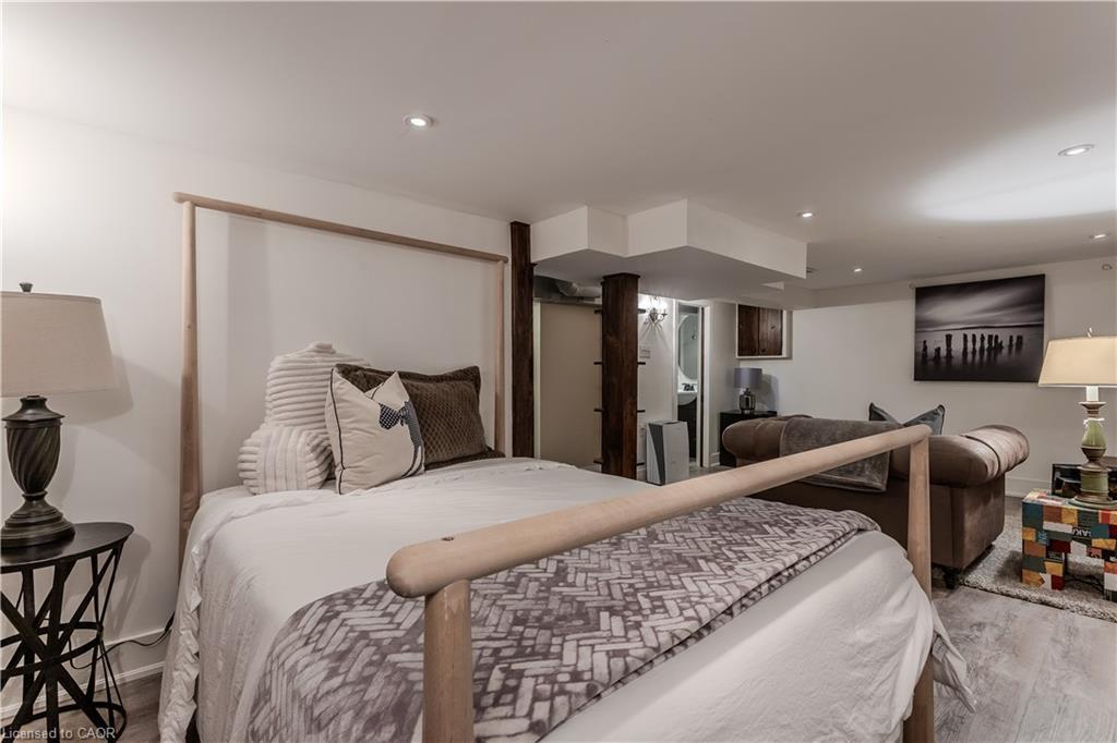 2154 Caroline Street, Burlington, ON - Indoor Photo Showing Bedroom