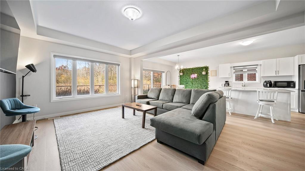 5 Wilson Drive, Thorold, ON - Indoor Photo Showing Living Room
