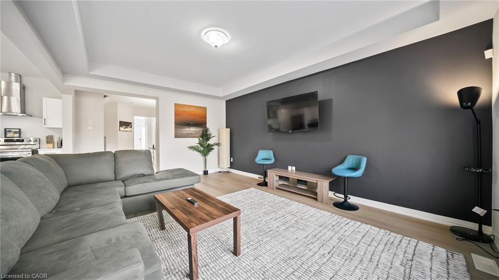 5 Wilson Drive, Thorold, ON - Indoor Photo Showing Living Room