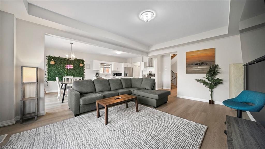 5 Wilson Drive, Thorold, ON - Indoor Photo Showing Living Room