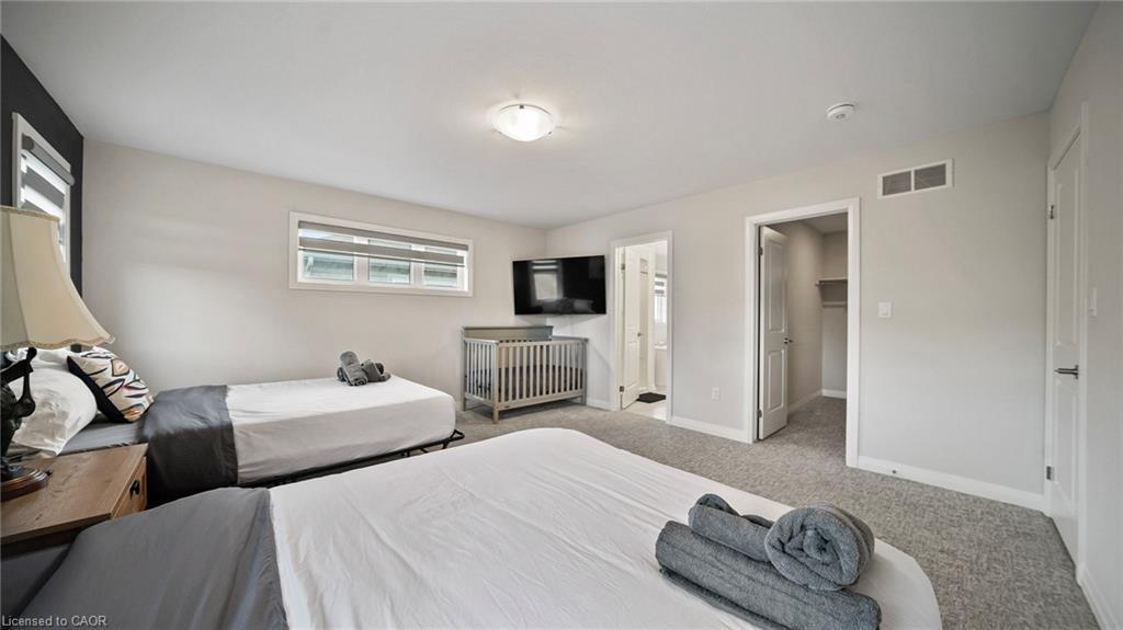 5 Wilson Drive, Thorold, ON - Indoor Photo Showing Bedroom