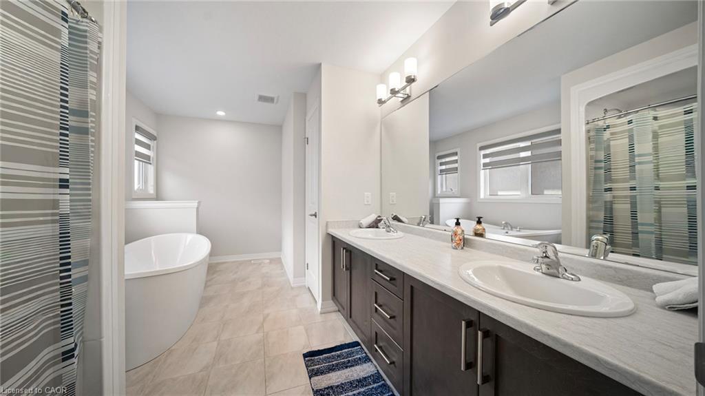 5 Wilson Drive, Thorold, ON - Indoor Photo Showing Bathroom