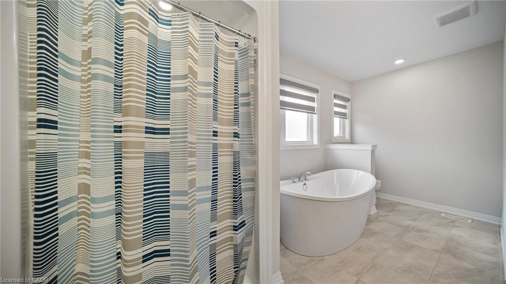 5 Wilson Drive, Thorold, ON - Indoor Photo Showing Bathroom