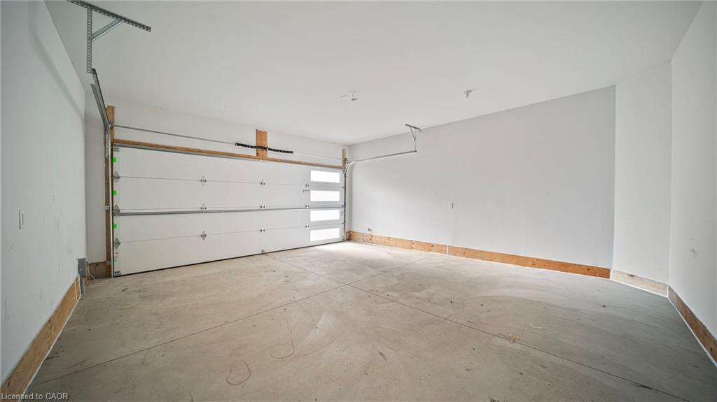 5 Wilson Drive, Thorold, ON - Indoor Photo Showing Garage