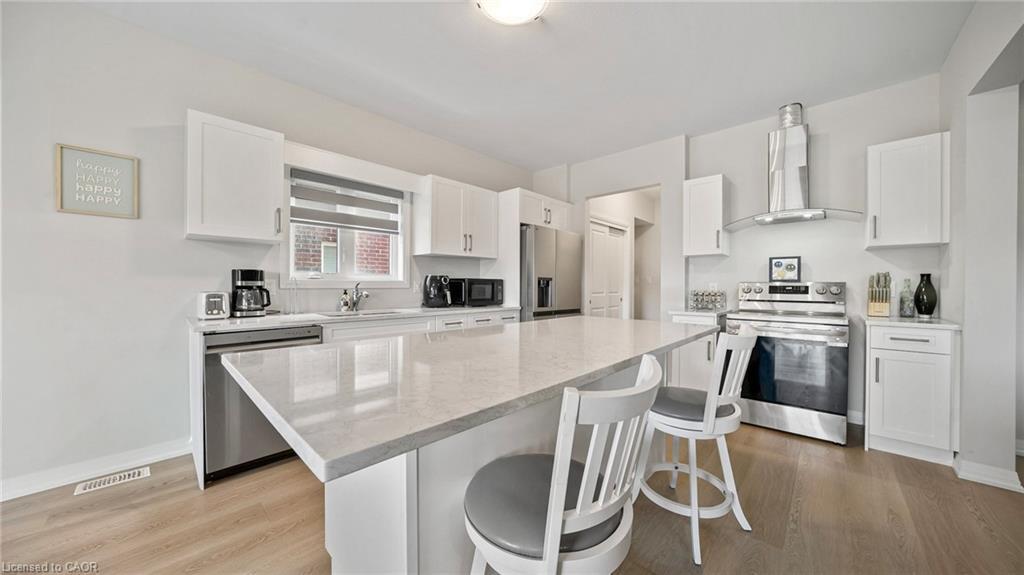 5 Wilson Drive, Thorold, ON - Indoor Photo Showing Kitchen With Stainless Steel Kitchen With Upgraded Kitchen